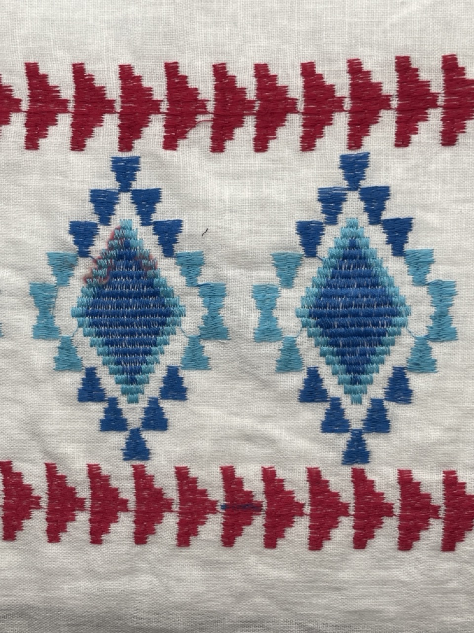 Triangular_border_embroidery